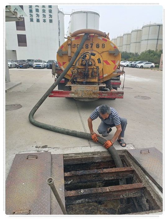 梅里斯达斡尔族隔油池清掏