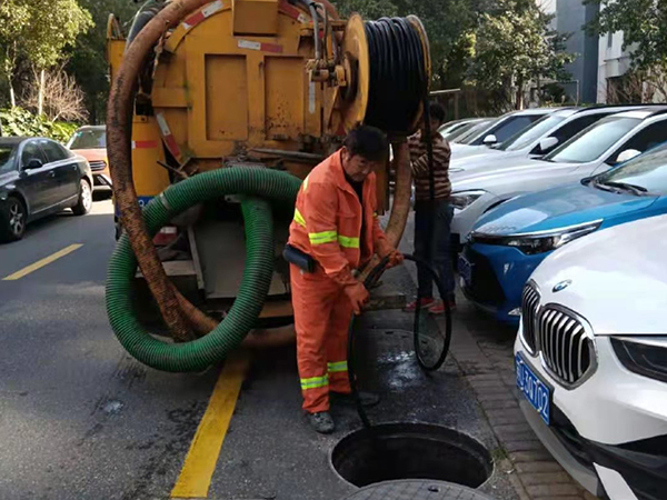 梅里斯达斡尔族排污管道清淤